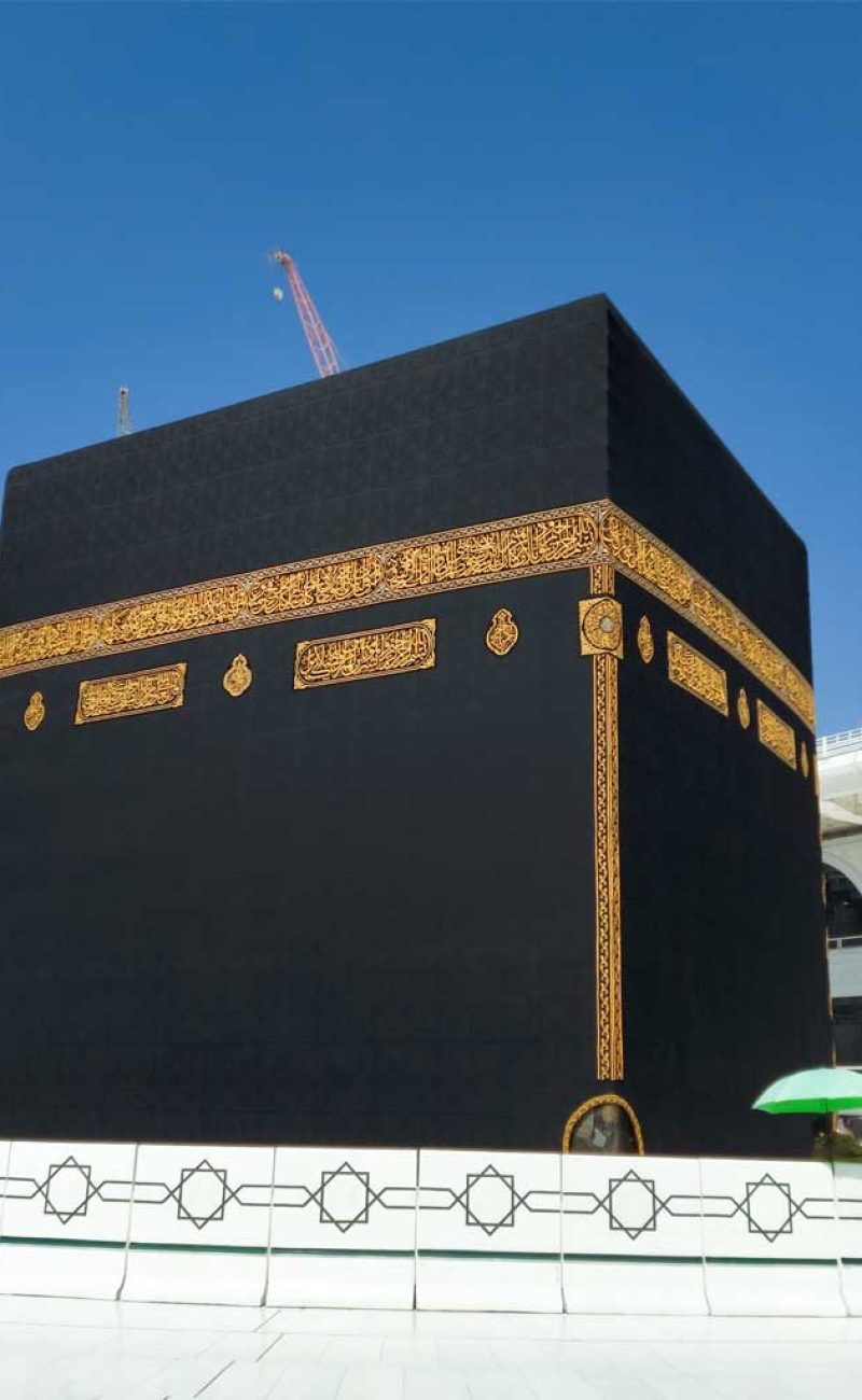 mecca-saudi-arabia-the-holy-kaaba-pilgrims-M2XEJLY.jpg